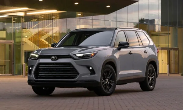 Toyota Highlander 3-Row Hybrid in Florida